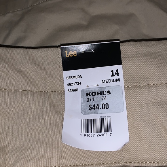 Lee Women's Regular Fit Chino Bermuda Short - Picture 4 of 4